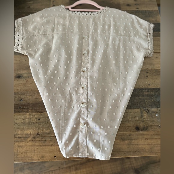 Textured Neutral blush Cap sleeve blouse with faux buttons on back for detail - Picture 2 of 2